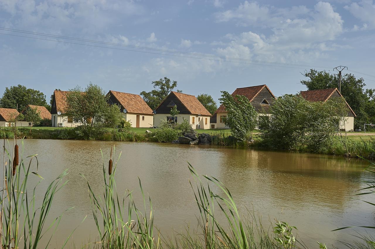 Hotel Le Lac Bleu Lacapelle-Marival Exteriér fotografie